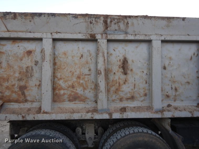 image for item DE2504 1992 Ford L8000  dump truck