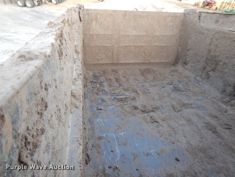 image for item DE2504 1992 Ford L8000  dump truck