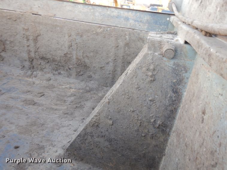 image for item DE2504 1992 Ford L8000  dump truck