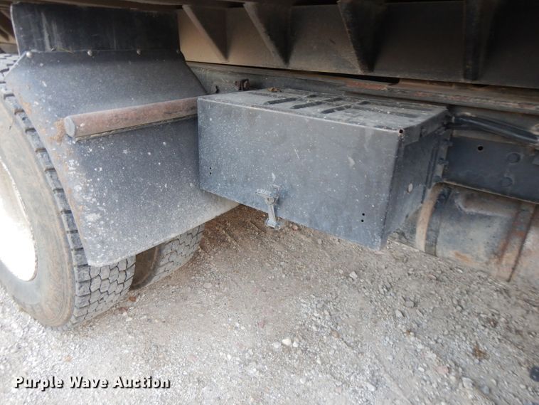 image for item DE2504 1992 Ford L8000  dump truck