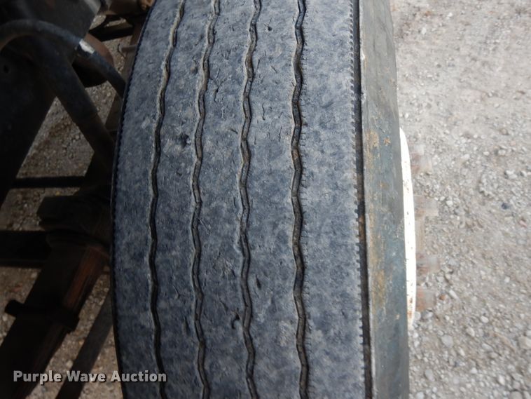 image for item DE2504 1992 Ford L8000  dump truck