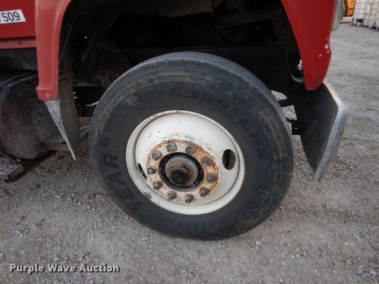 image for item DE2504 1992 Ford L8000  dump truck