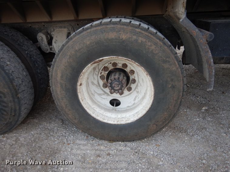 image for item DE2504 1992 Ford L8000  dump truck