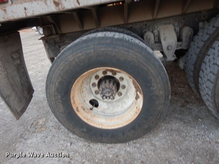 image for item DE2504 1992 Ford L8000  dump truck