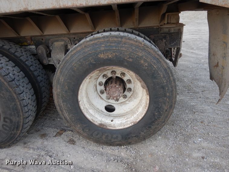 image for item DE2504 1992 Ford L8000  dump truck