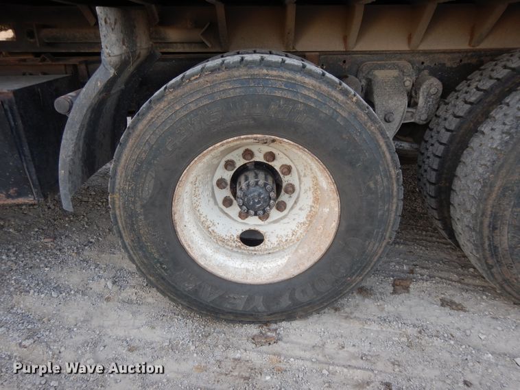 image for item DE2504 1992 Ford L8000  dump truck