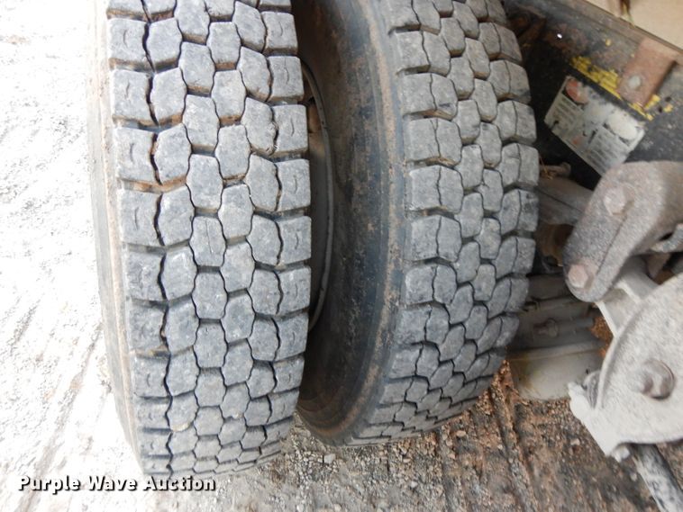 image for item DE2504 1992 Ford L8000  dump truck