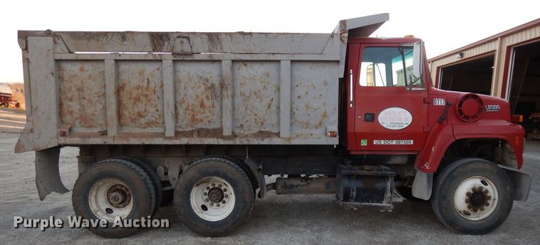 image for item DE2505 1993 Ford L8000  dump truck