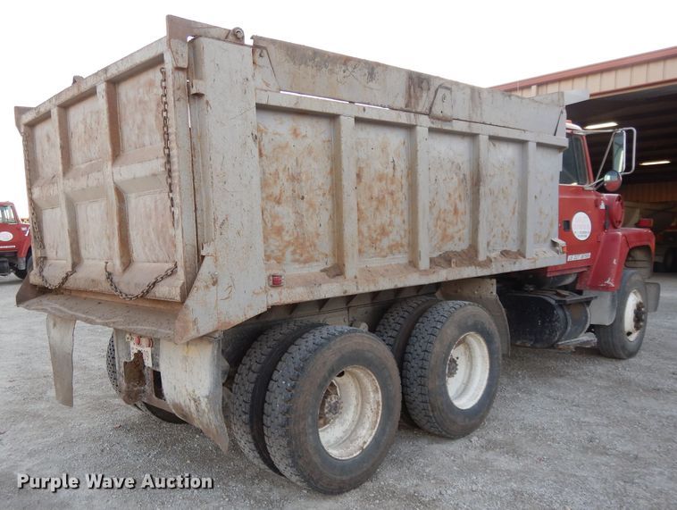 image for item DE2505 1993 Ford L8000  dump truck