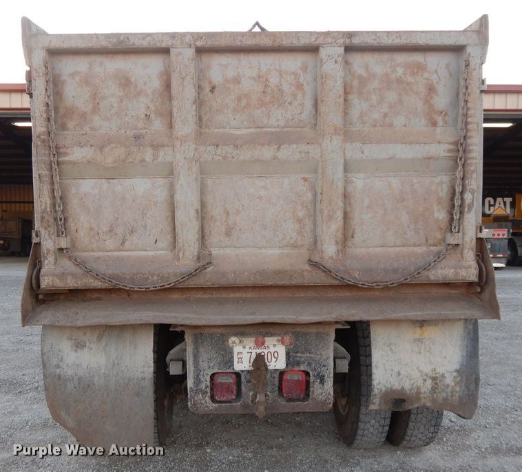 image for item DE2505 1993 Ford L8000  dump truck