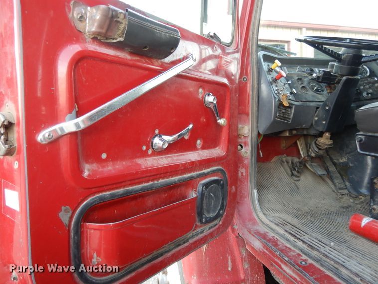 image for item DE2505 1993 Ford L8000  dump truck