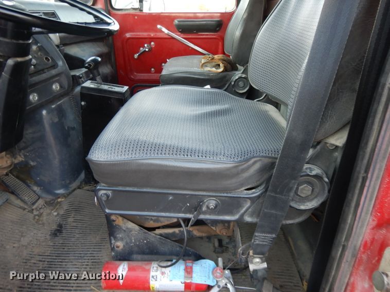 image for item DE2505 1993 Ford L8000  dump truck