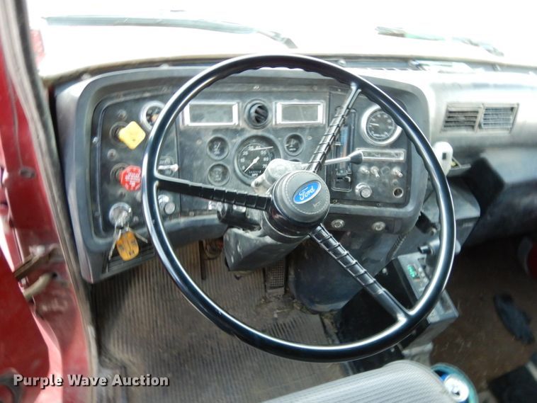 image for item DE2505 1993 Ford L8000  dump truck