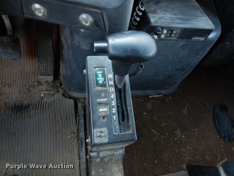 image for item DE2505 1993 Ford L8000  dump truck