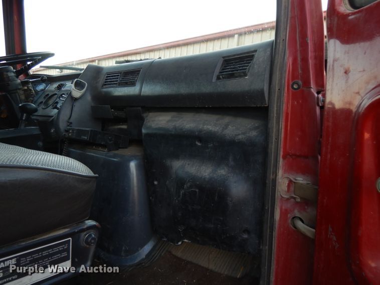 image for item DE2505 1993 Ford L8000  dump truck