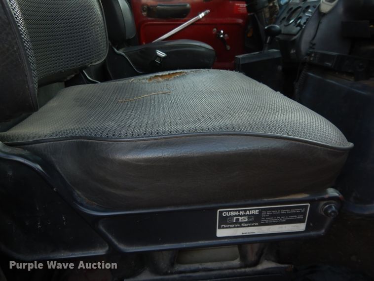 image for item DE2505 1993 Ford L8000  dump truck