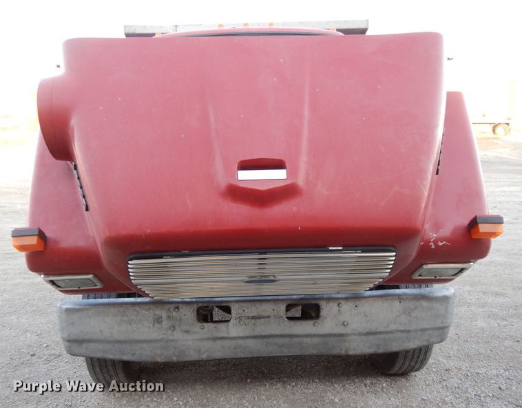 image for item DE2505 1993 Ford L8000  dump truck