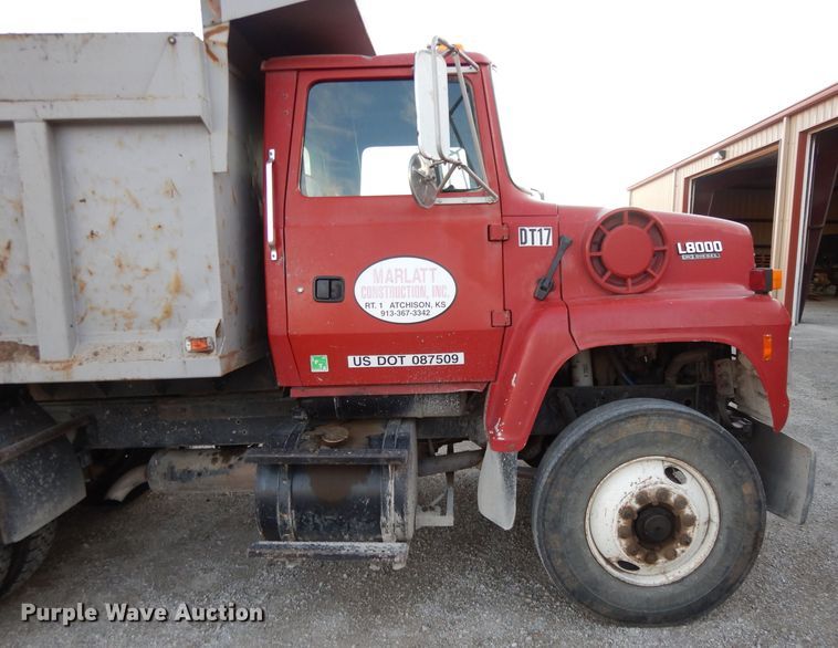 image for item DE2505 1993 Ford L8000  dump truck