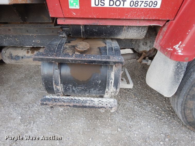 image for item DE2505 1993 Ford L8000  dump truck