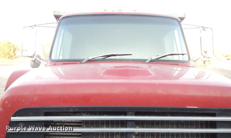 image for item DE2505 1993 Ford L8000  dump truck