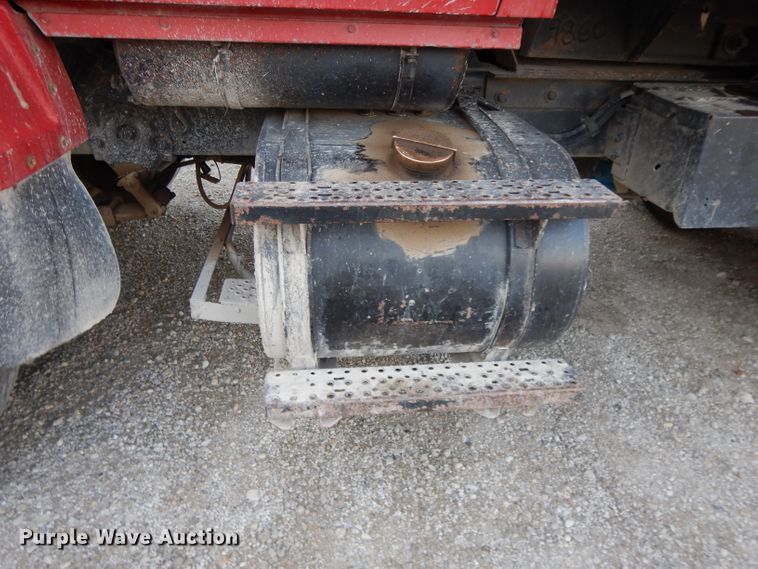 image for item DE2505 1993 Ford L8000  dump truck