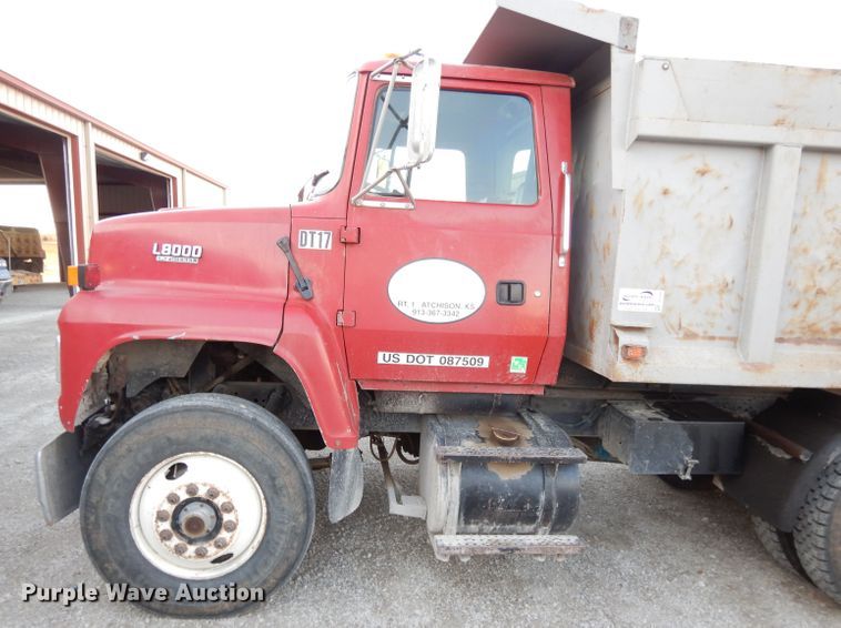 image for item DE2505 1993 Ford L8000  dump truck