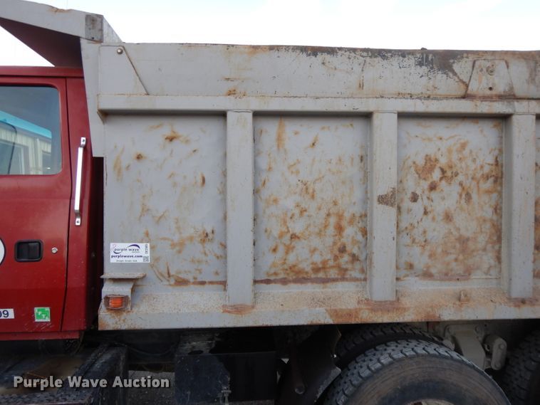 image for item DE2505 1993 Ford L8000  dump truck