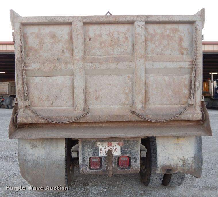 image for item DE2505 1993 Ford L8000  dump truck