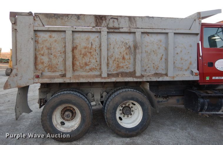 image for item DE2505 1993 Ford L8000  dump truck
