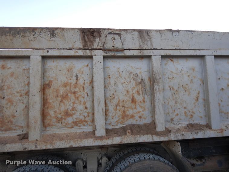 image for item DE2505 1993 Ford L8000  dump truck