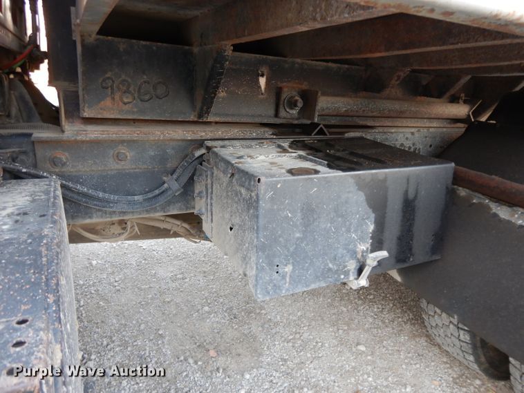 image for item DE2505 1993 Ford L8000  dump truck