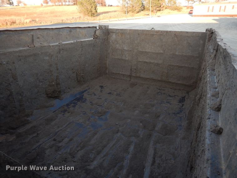 image for item DE2505 1993 Ford L8000  dump truck