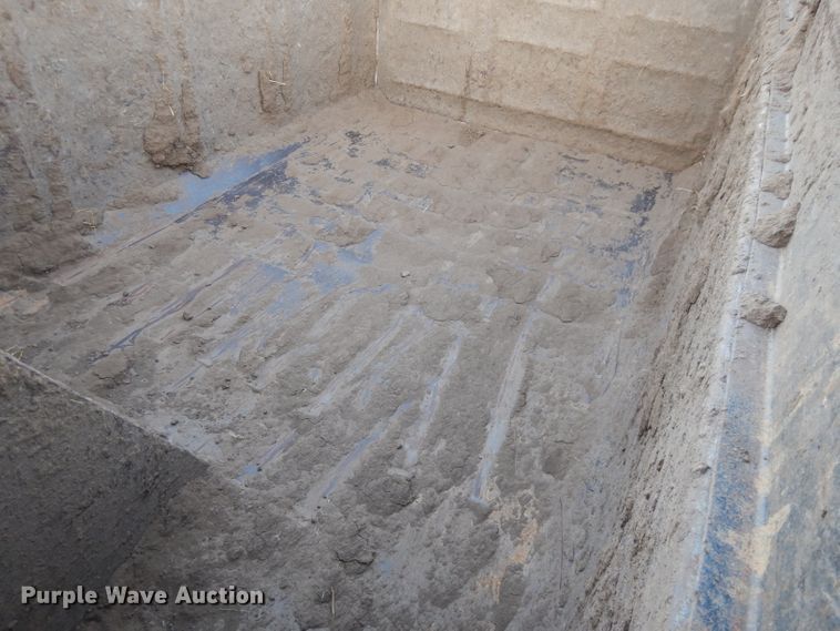 image for item DE2505 1993 Ford L8000  dump truck