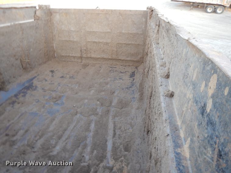 image for item DE2505 1993 Ford L8000  dump truck