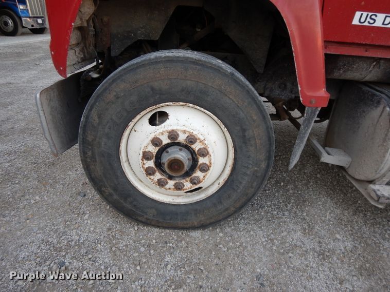 image for item DE2505 1993 Ford L8000  dump truck