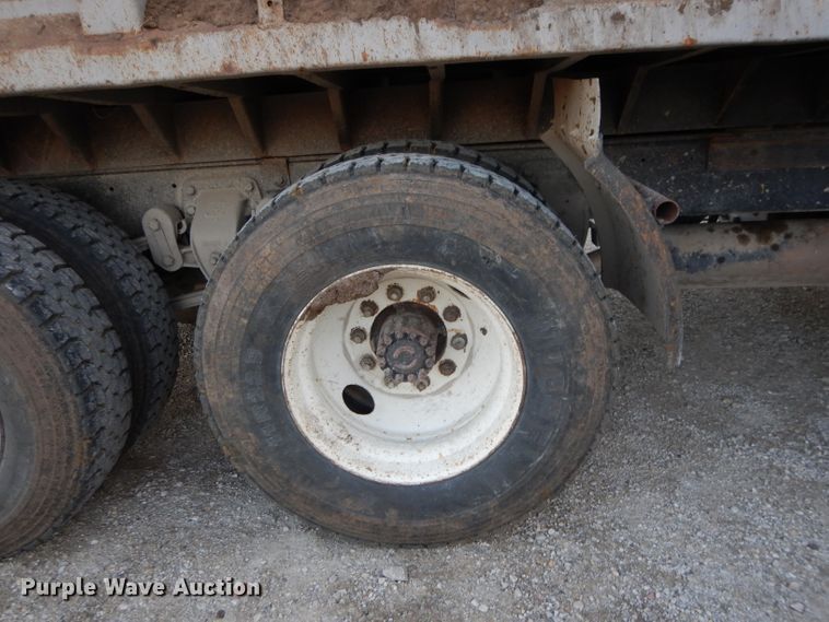 image for item DE2505 1993 Ford L8000  dump truck