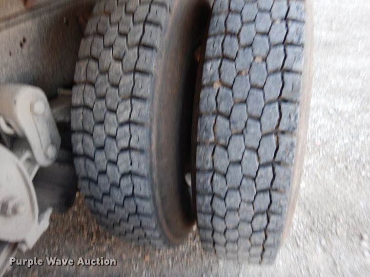 image for item DE2505 1993 Ford L8000  dump truck