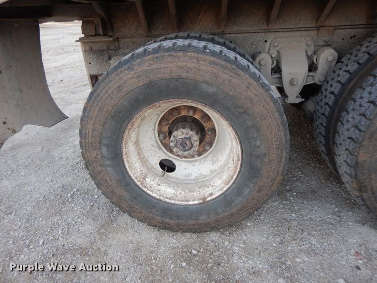 image for item DE2505 1993 Ford L8000  dump truck
