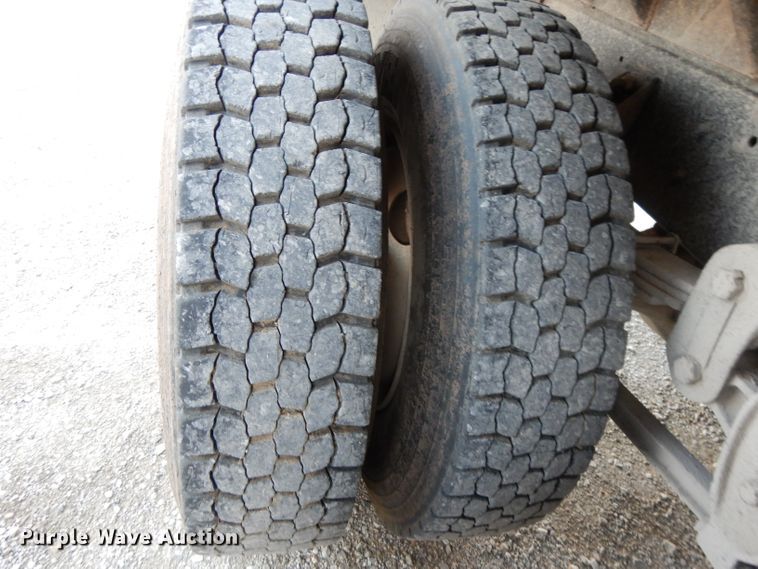 image for item DE2505 1993 Ford L8000  dump truck