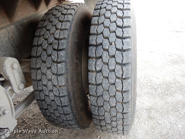 image for item DE2505 1993 Ford L8000  dump truck