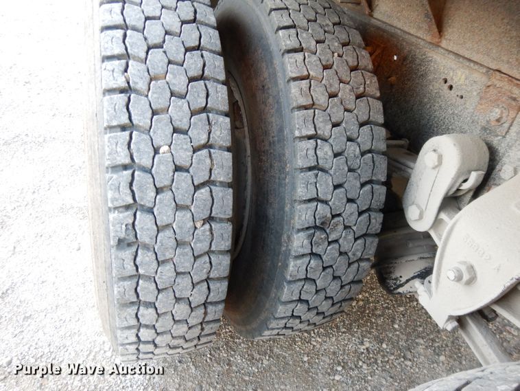 image for item DE2505 1993 Ford L8000  dump truck