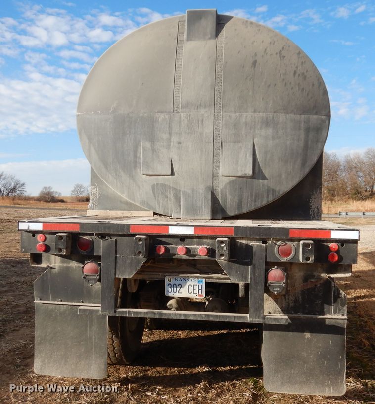 image for item DE2508 1980 Fontaine flatbed trailer with nurse tank