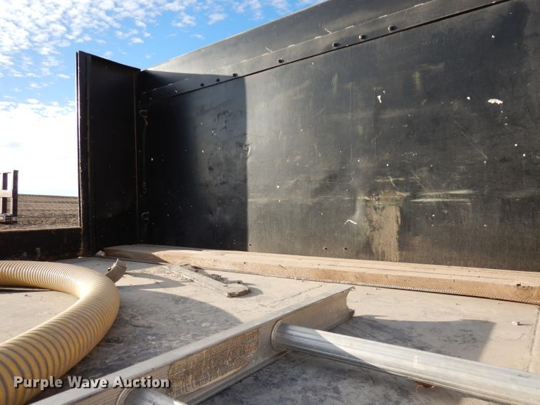 image for item DE2508 1980 Fontaine flatbed trailer with nurse tank