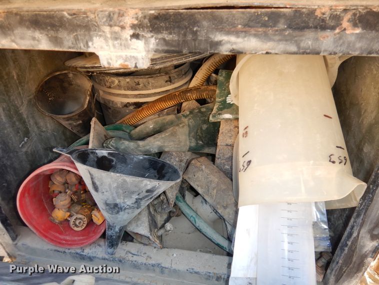 image for item DE2508 1980 Fontaine flatbed trailer with nurse tank