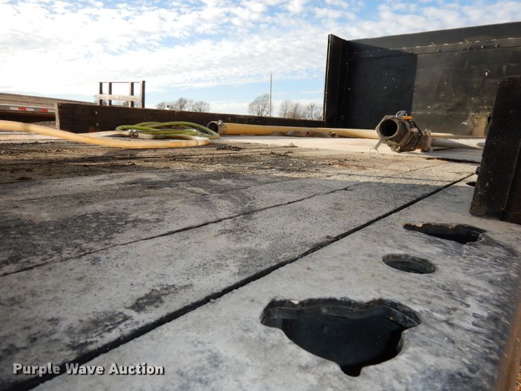 image for item DE2508 1980 Fontaine flatbed trailer with nurse tank