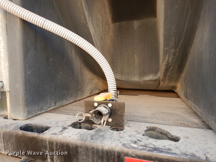 image for item DE2508 1980 Fontaine flatbed trailer with nurse tank