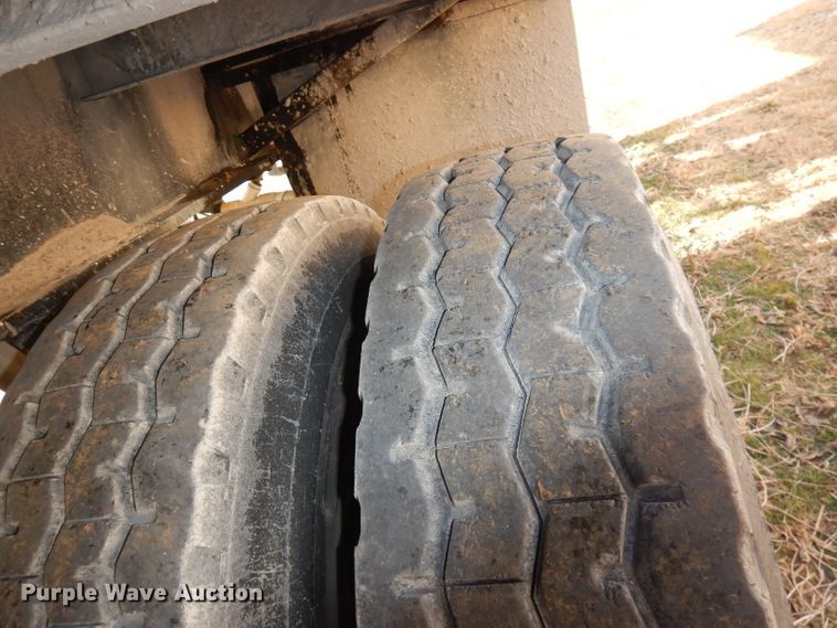 image for item DE2508 1980 Fontaine flatbed trailer with nurse tank