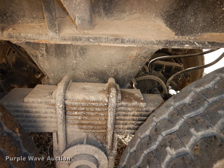 image for item DE2508 1980 Fontaine flatbed trailer with nurse tank