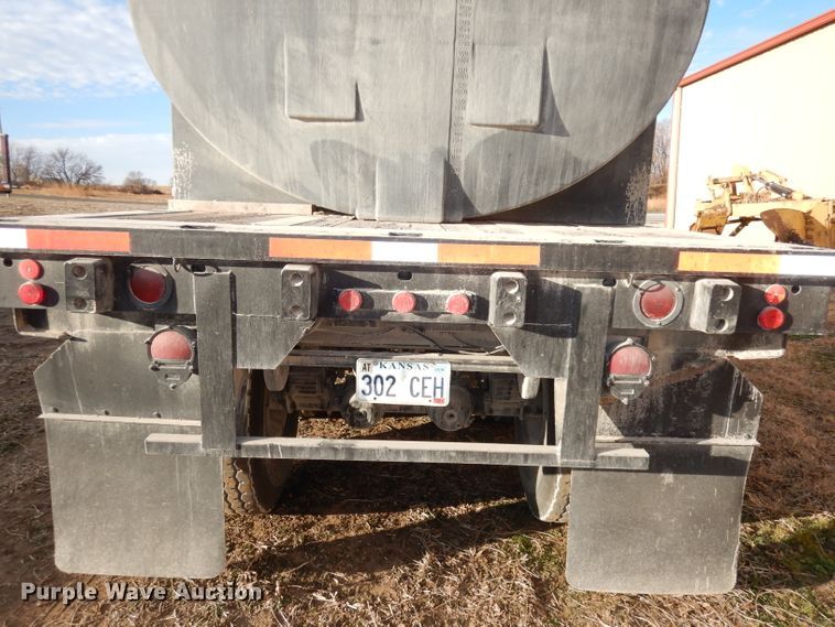 image for item DE2508 1980 Fontaine flatbed trailer with nurse tank