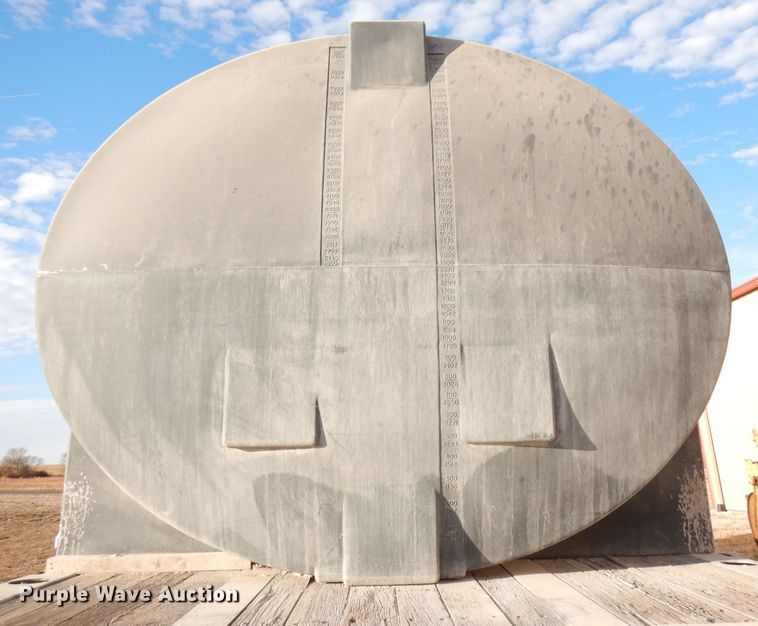 image for item DE2508 1980 Fontaine flatbed trailer with nurse tank